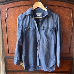 Madewell navy blue chambray button down shirt